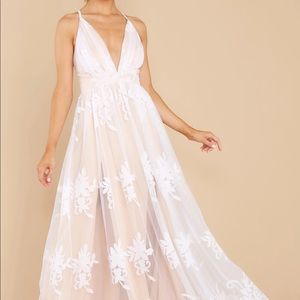 Elegant White Floral Maxi Dress